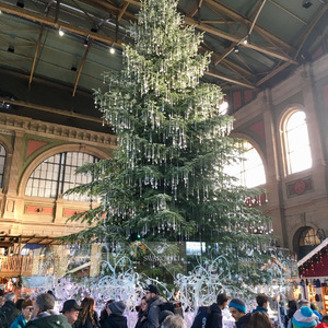 Swarovski Christmas tree in Zurich train station