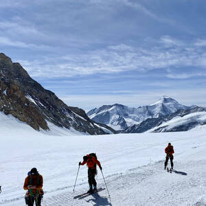 Skiers on the Jungfrau-Aletsch glacier