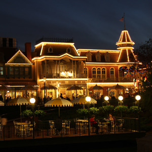The Plaza Restaurant at night