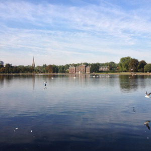 Kensington Palace and the Round Pond