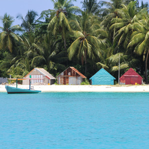 Painted fishing shacks on Nolhivaranfaru Island