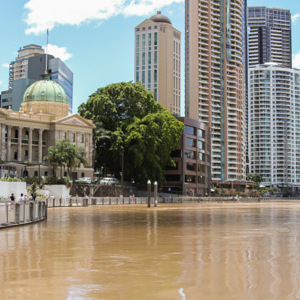 Brisbane Riverwalk almost inundated