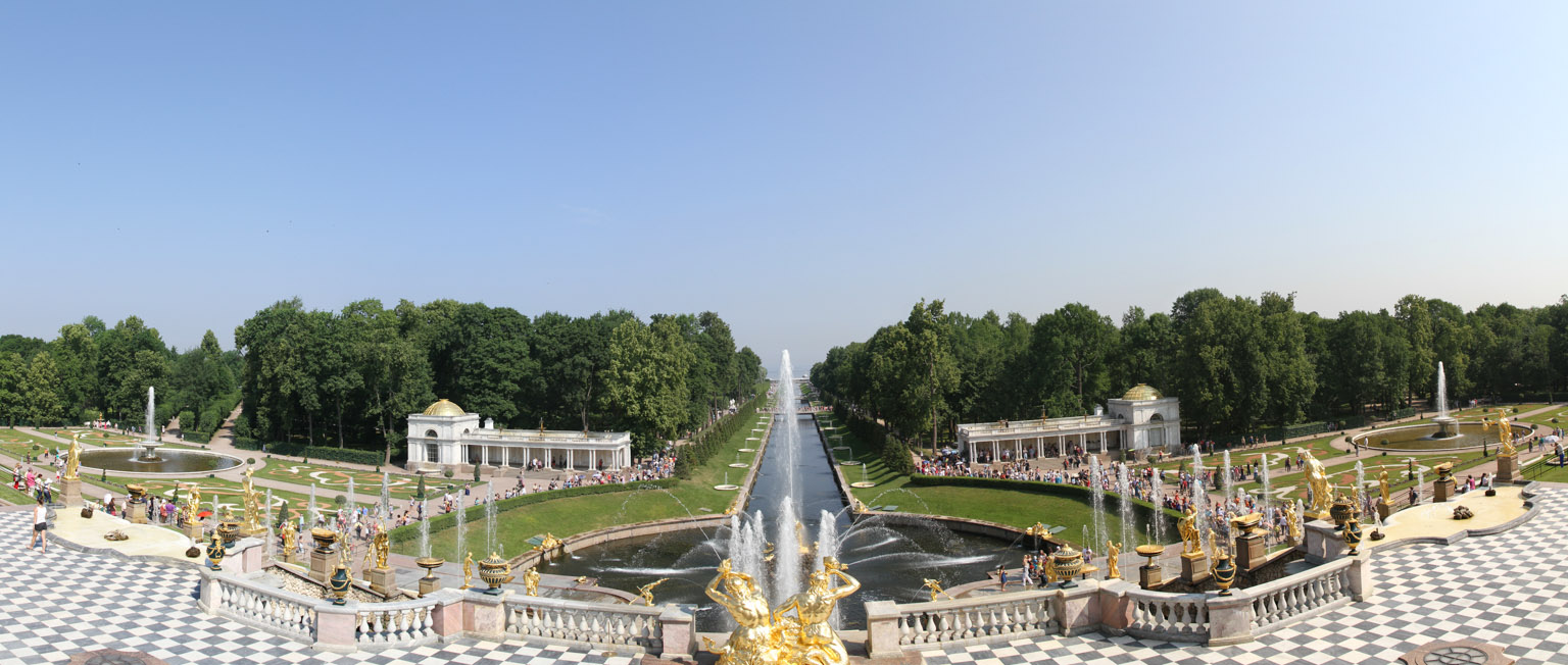 Panoramic view of Peterhof palace gardens