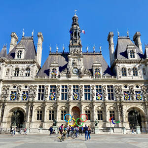 Hotel de Ville and the Olympic rings